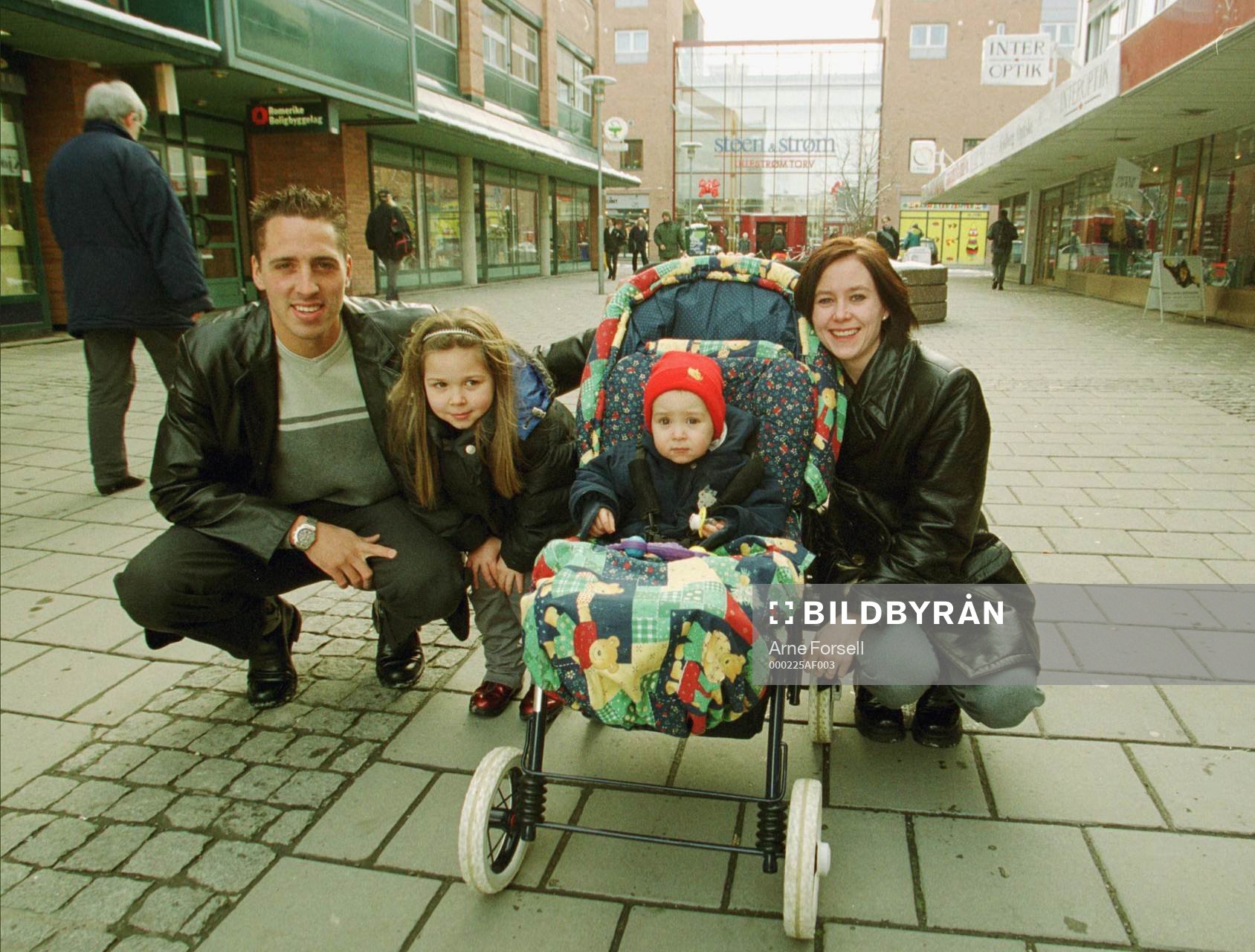 hustru Maria och döttrarna Jennifer, 5 år och Stephanie,