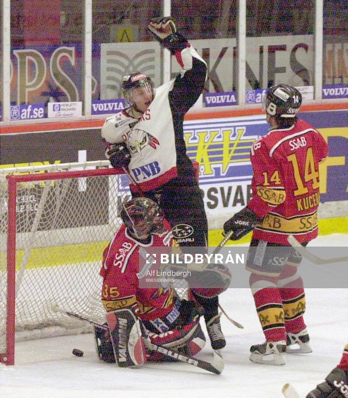 Tomas Sandström jublar