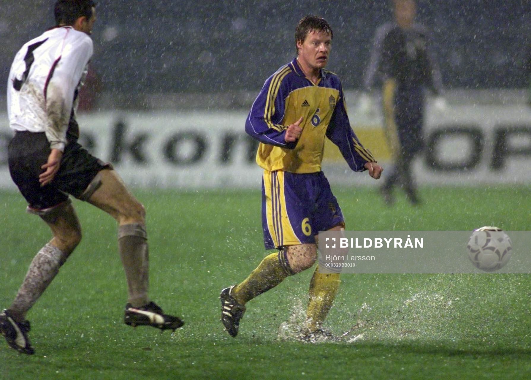 Fotboll, Österrike - Sverige 1-1 ,  Stefan Schwarz steget
