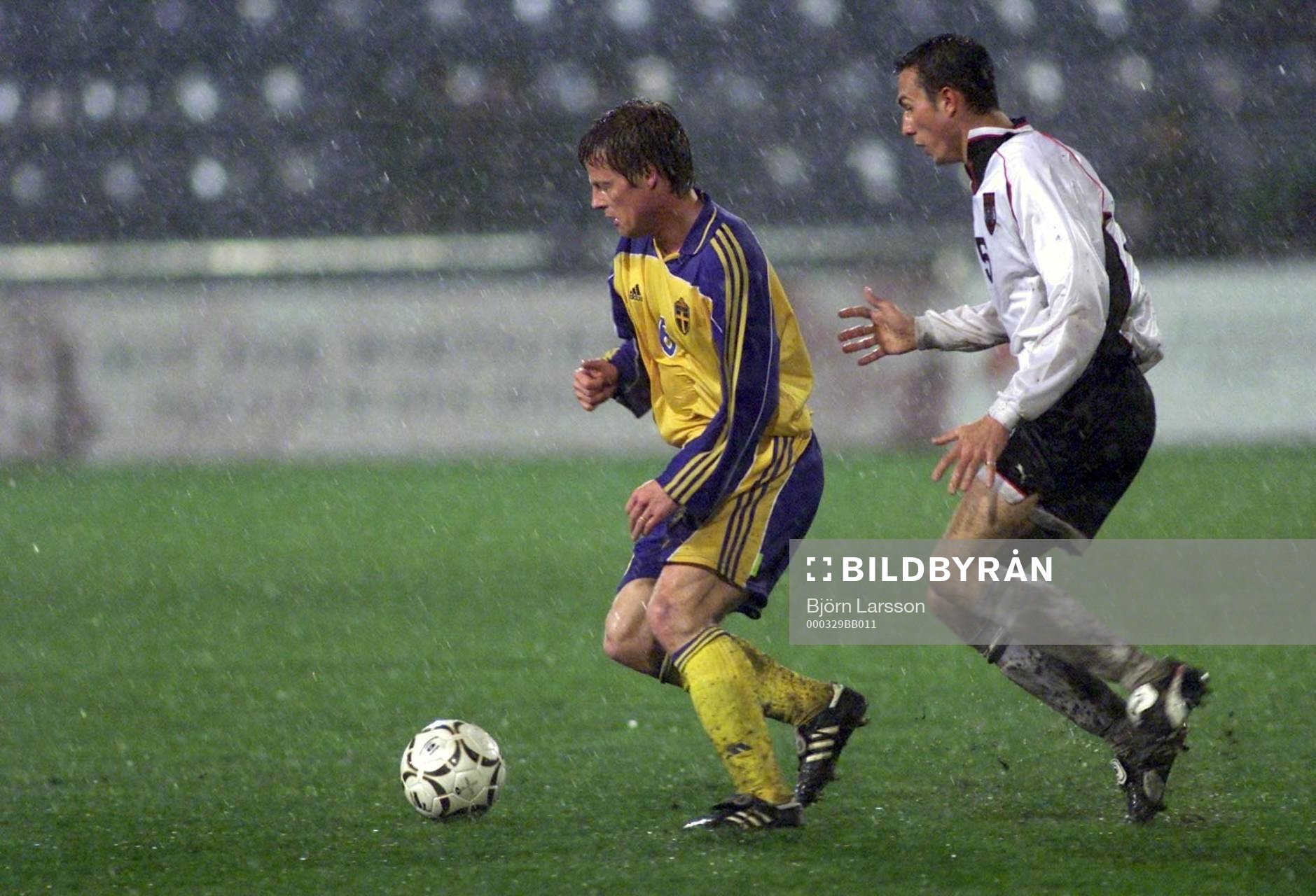 Fotboll, Österrike - Sverige 1-1 ,  Stefan Schwarz steget