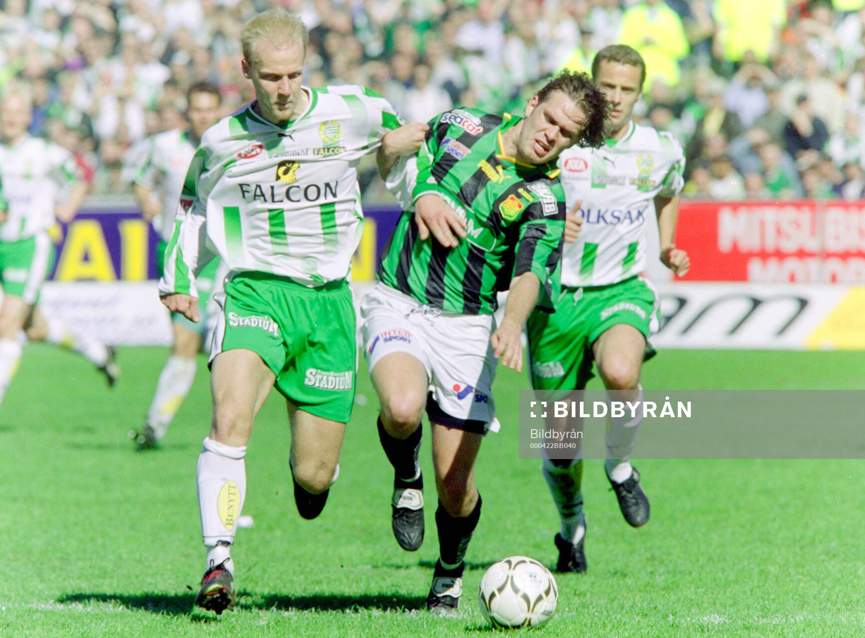 Hammarbys Mikael Andersson mot Gais Lasse Johansson. Bakom