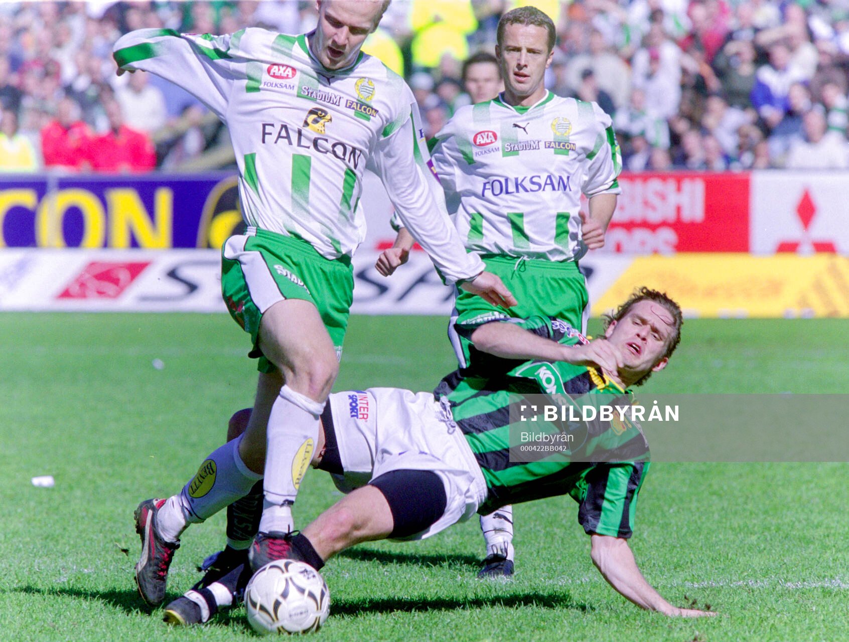 Hammarbys Mikael Andersson mot Gais Lasse Johansson. Bakom