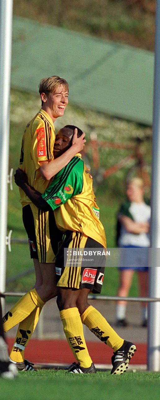 Peter Crouch och Bernard Makufi, jubel