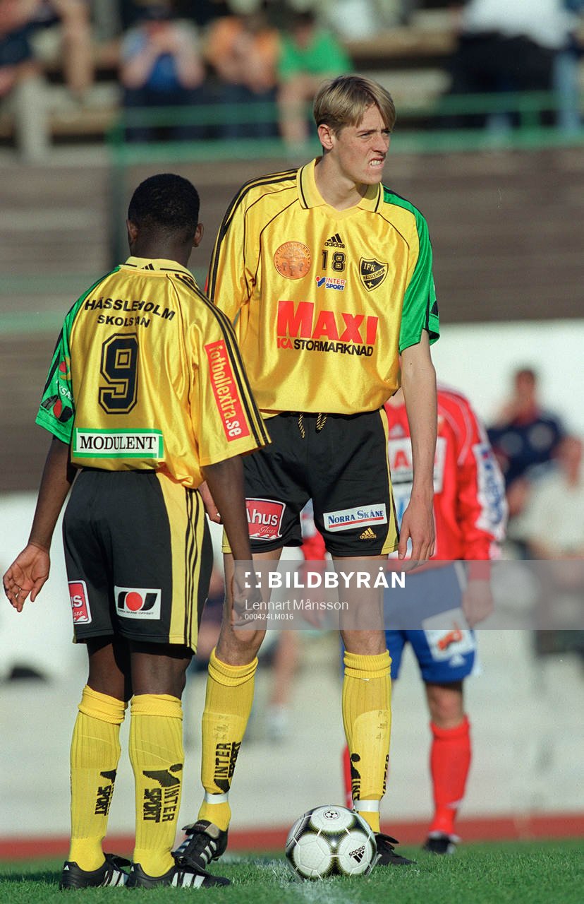 Peter Crouch och Bernard Makufi, Hässleholm. Avspark
