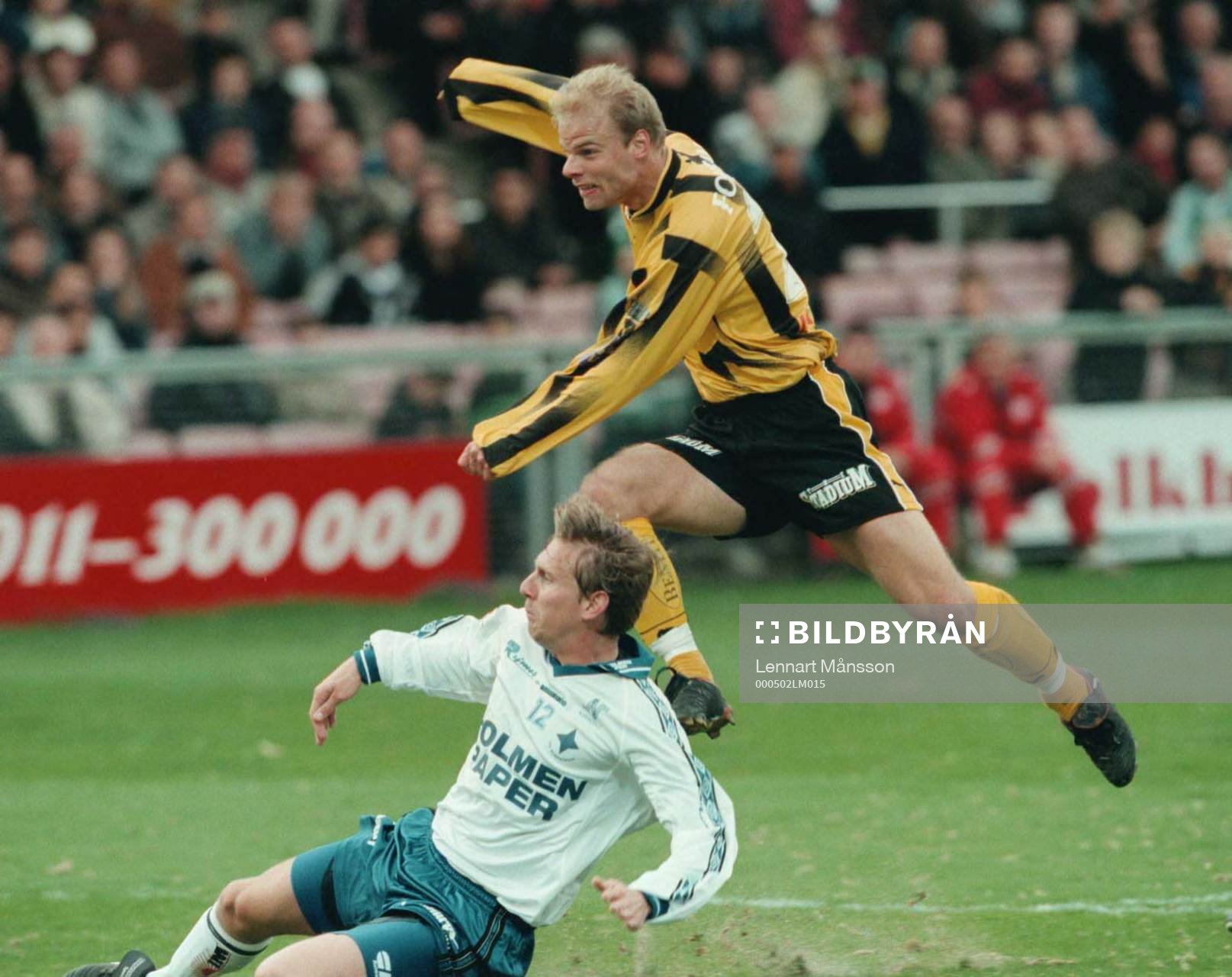 Andreas Hermansson skjuter förbi Mikael Ström