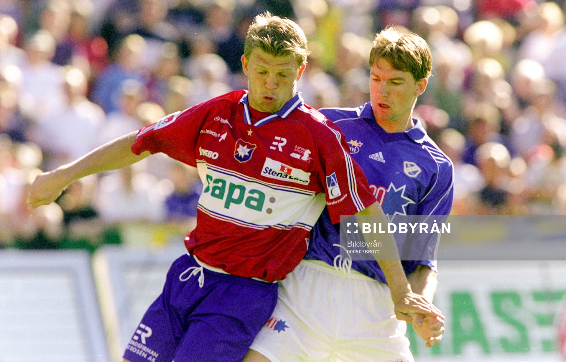 Örgrytes Marcus Allbäck mot Halmstads Mikael Rosén