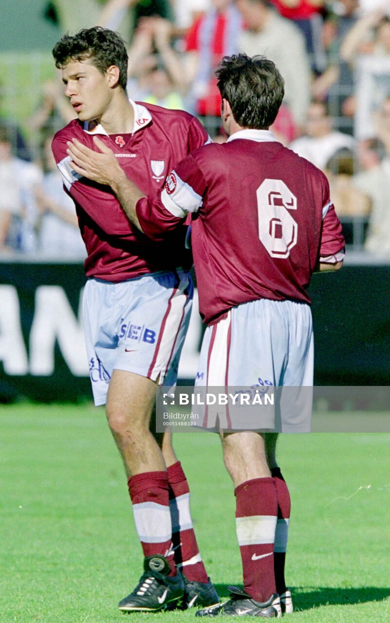 Malmös Hans Mattisson (6) jublar med Gudmundur Mete