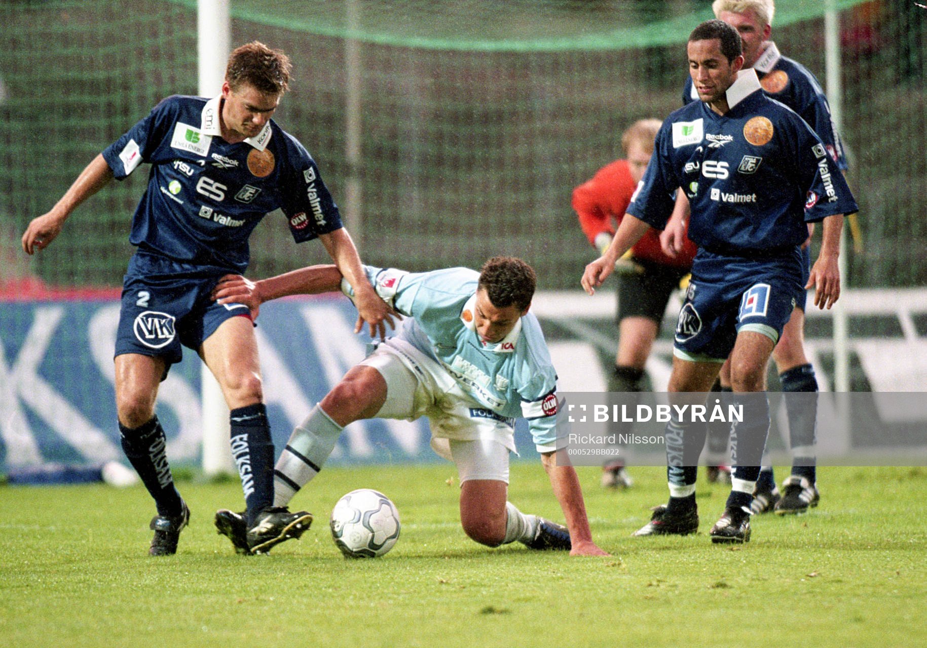 Fotboll, Superettan, Malmö FF - Umeå, 1-0: Zlatan Ibrahimovic, Malmö och Björn Nilsson, Umeå.