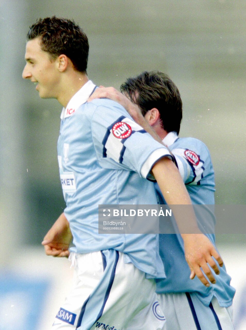 Malmös målskytt Zlatan Ibrahimovic gratuleras av Hans