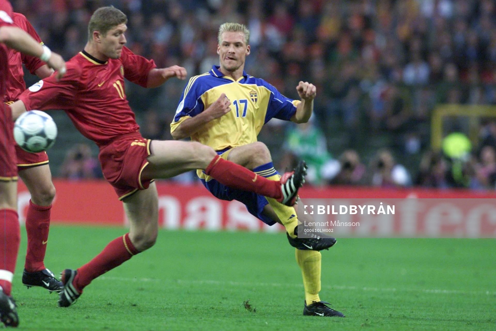  Johan Mjällby, Sverige drar iväg ettt skott