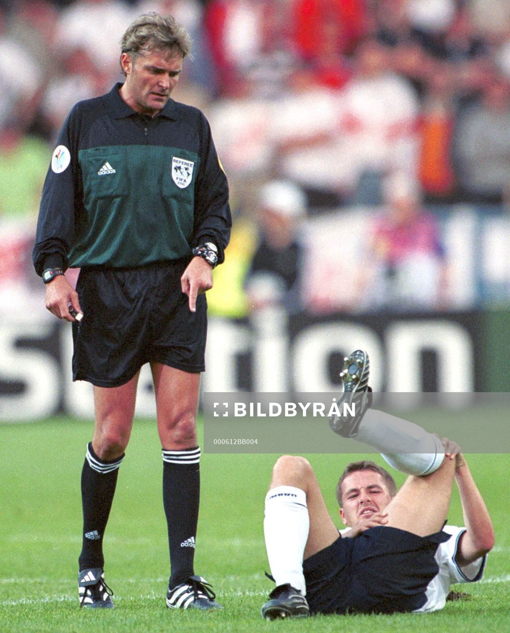 Domaren Anders Frisk, Sverige ser till Michael Owen,