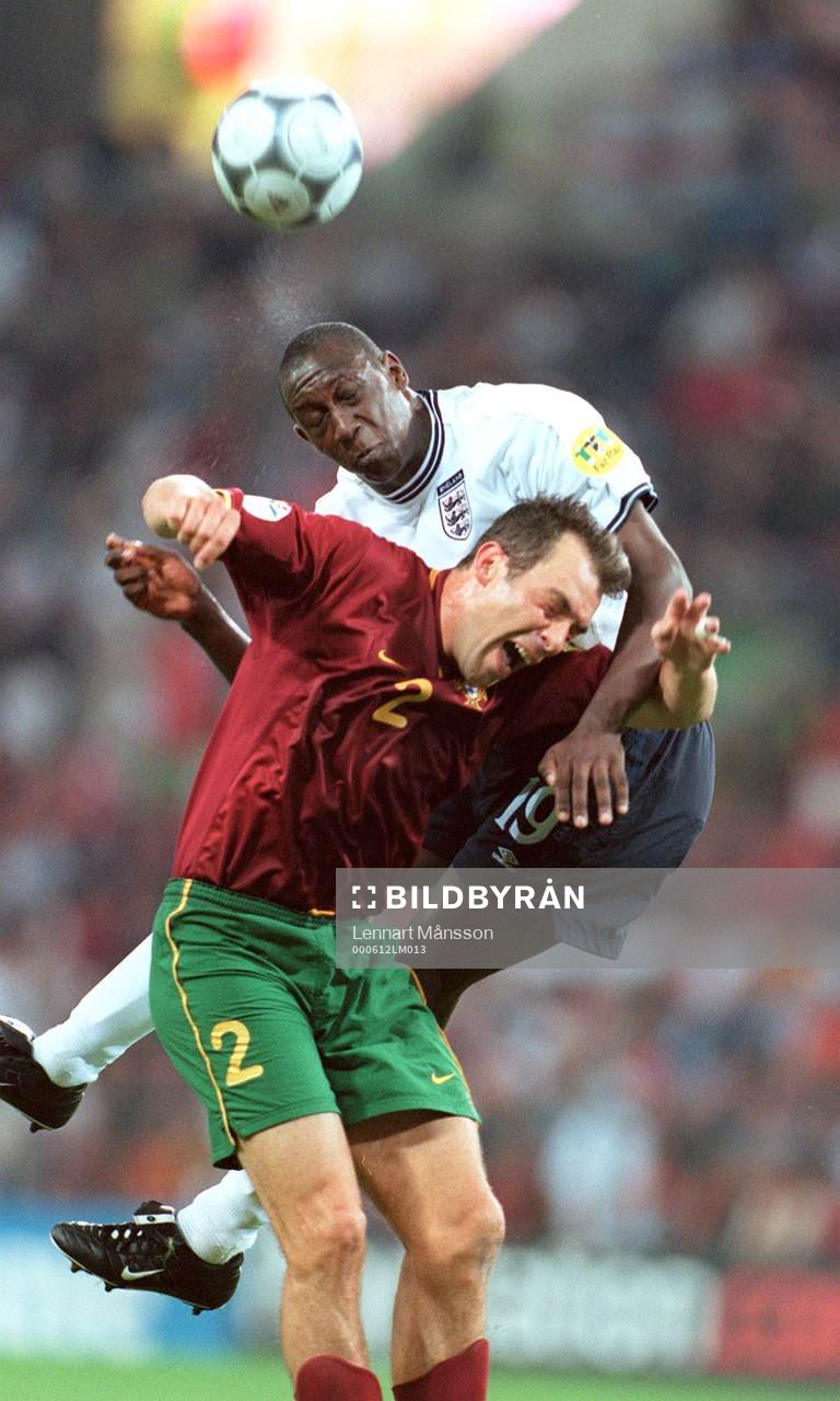 Jorge Costa, Portugal och Emile Heskey, England