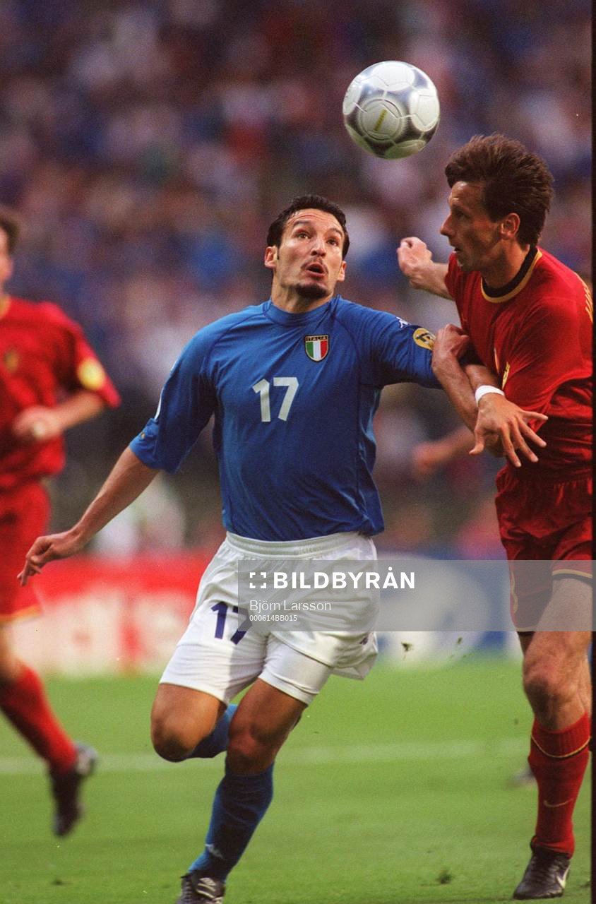 Gianluca Zambrotta, Italien och Nico Van Kerckhoven, Belgien