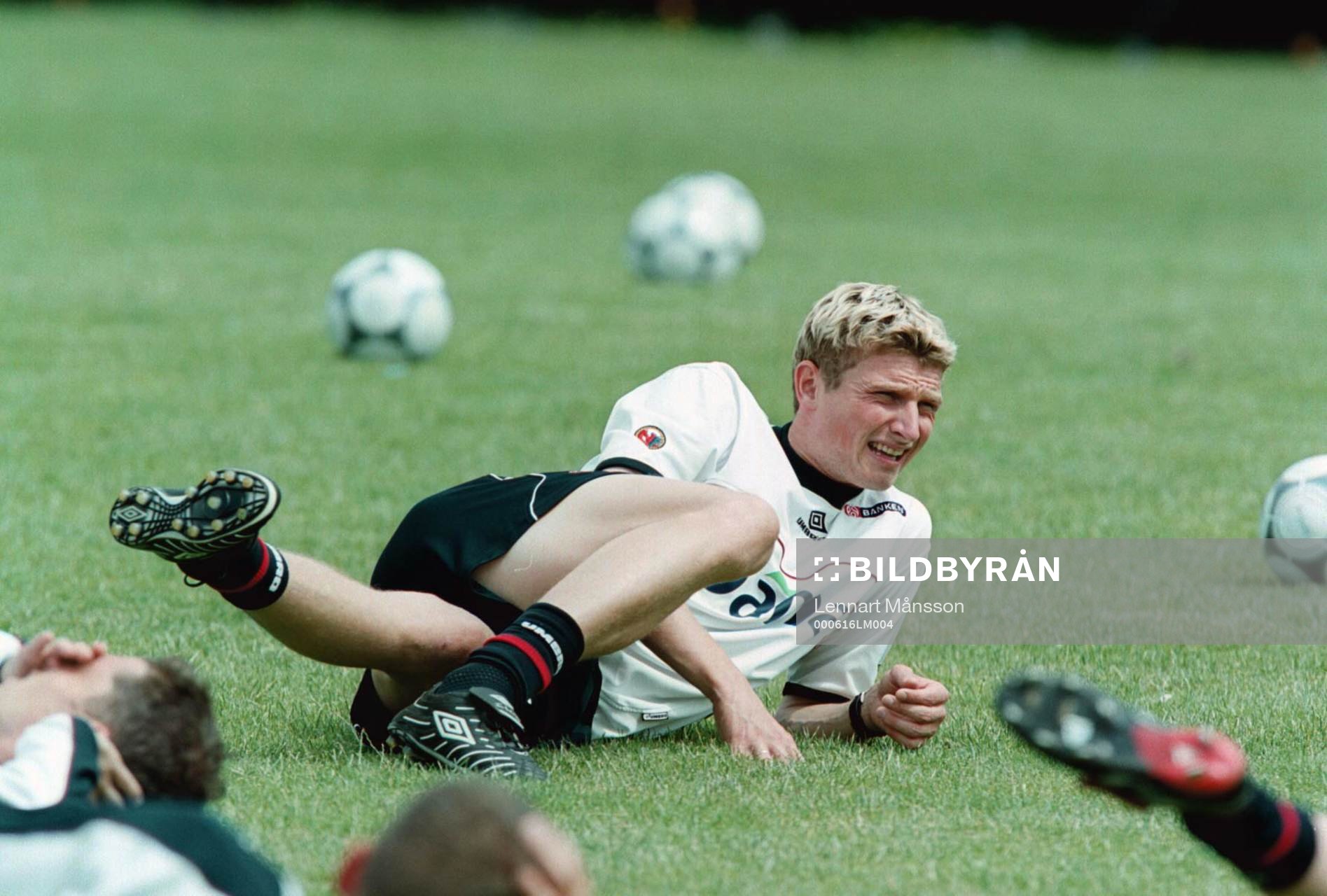 En avslappnad Tore André Flo i centrum