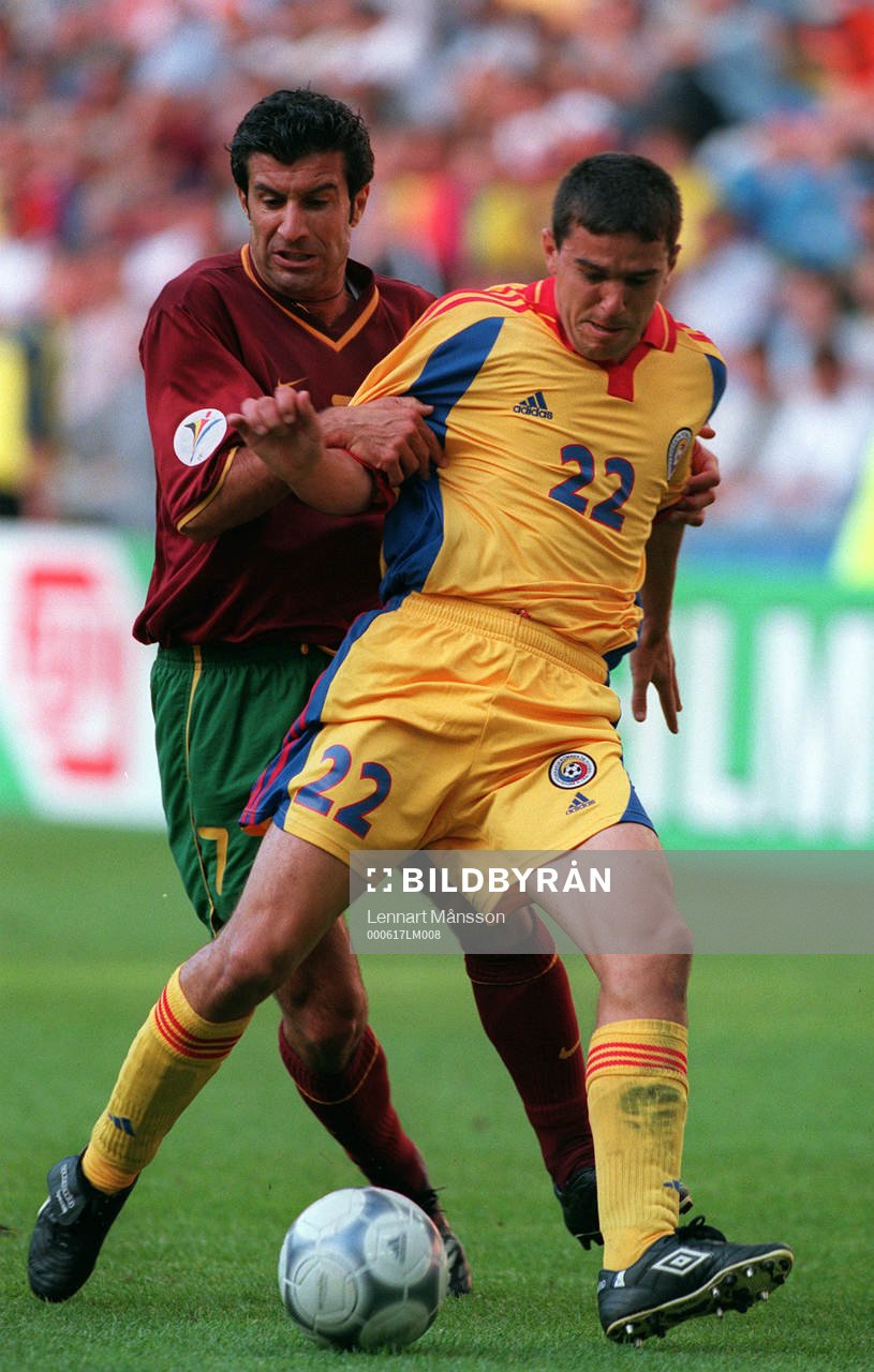  Luis Figo, Portugal och Cosmin Contra, Rumänien