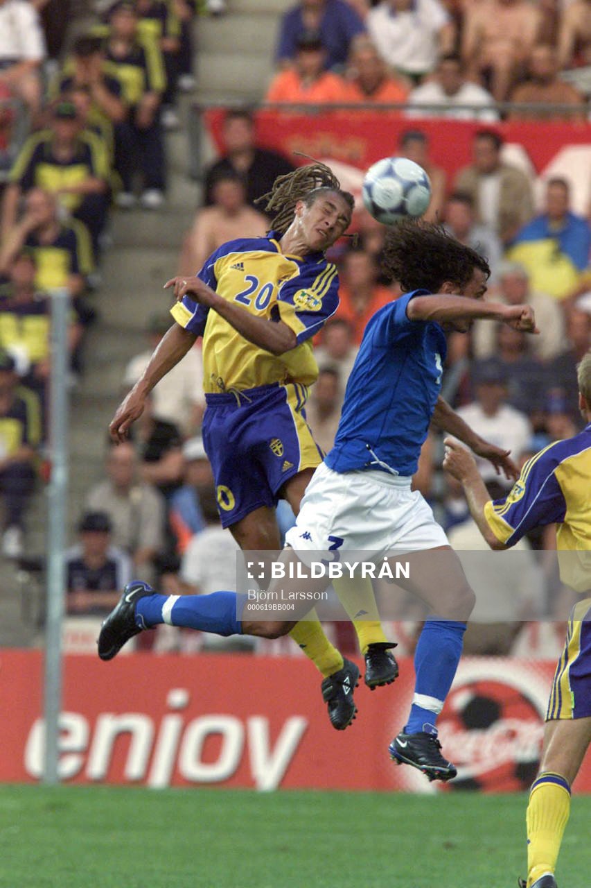 Henrik Larsson, Sverige vinner en luftduell mot Paolo