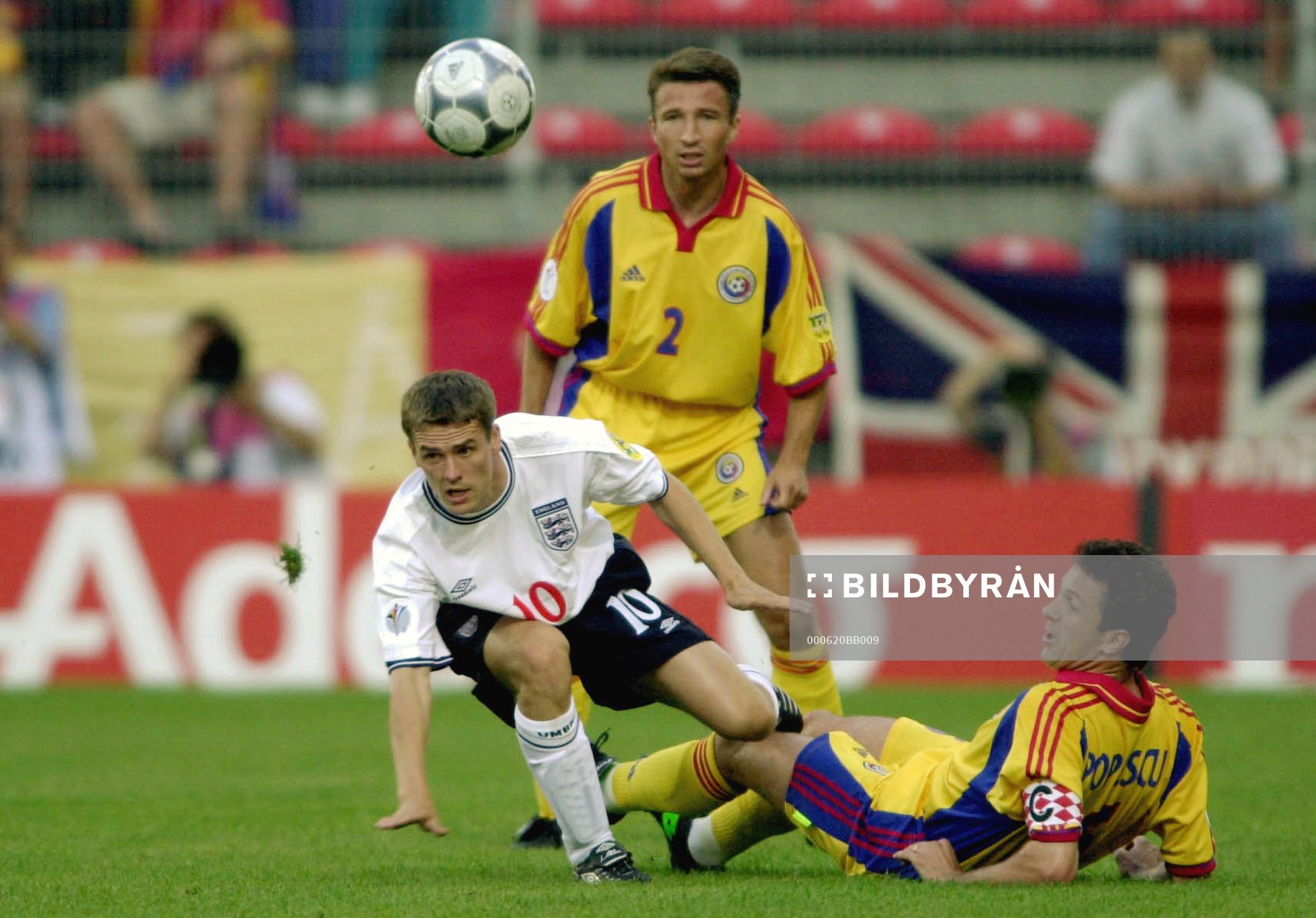 AlanMichael Owen, England och Dan Petrescu och Gheorghe