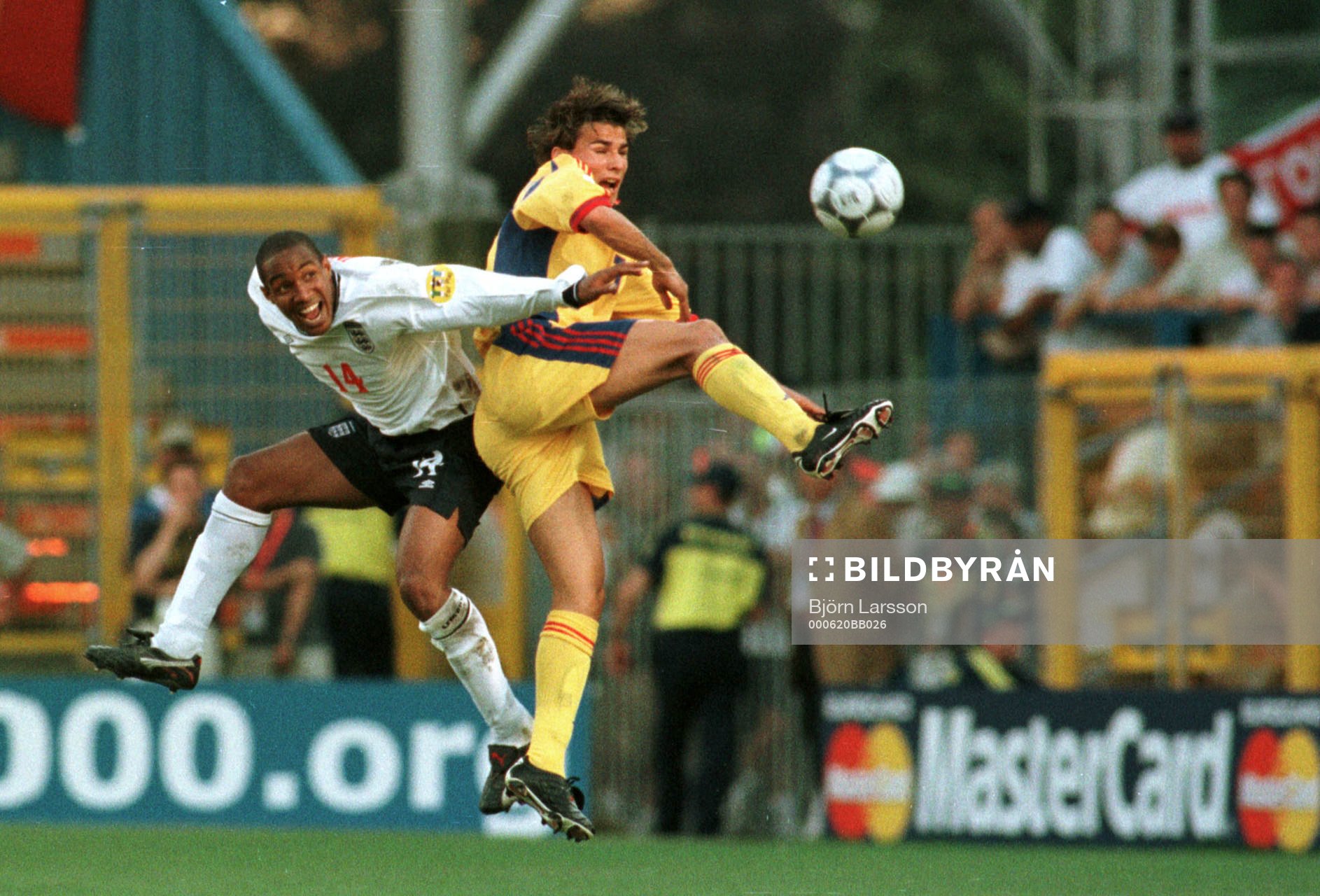 Paul Ince, England och Adrian Mutu, Rumänien