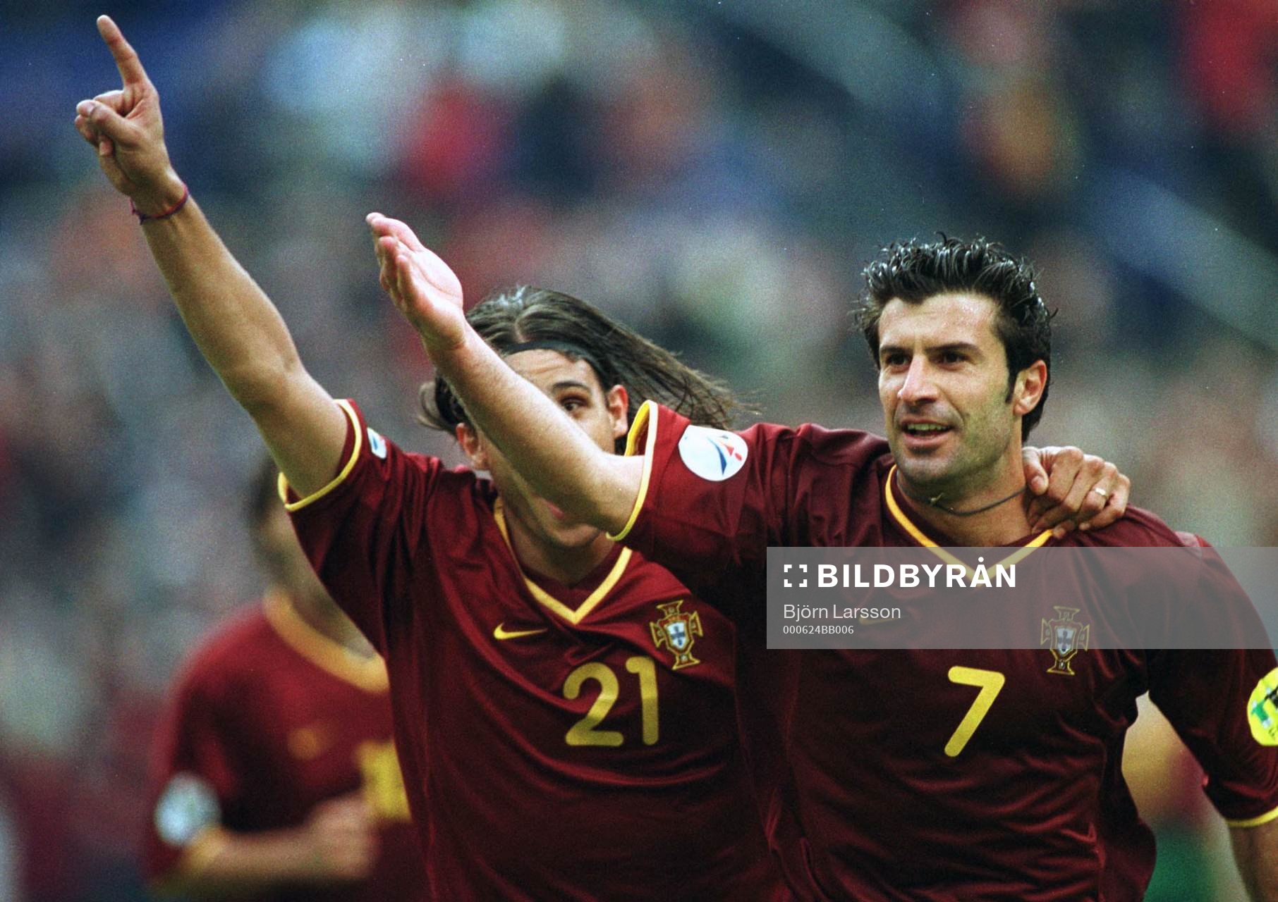 Nuno Gomes och Luis Figo, Portugal jublar