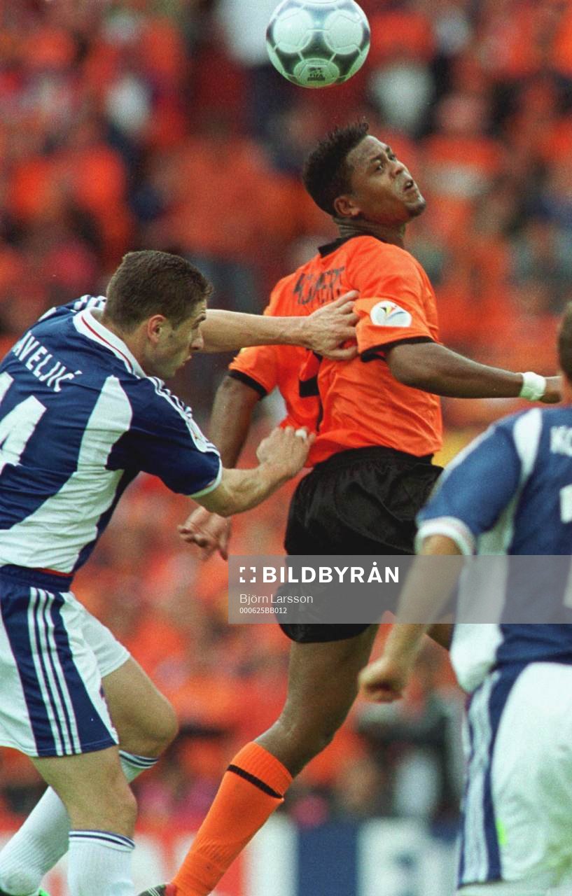 Patrick Kluivert, Holland vinner en nickduell