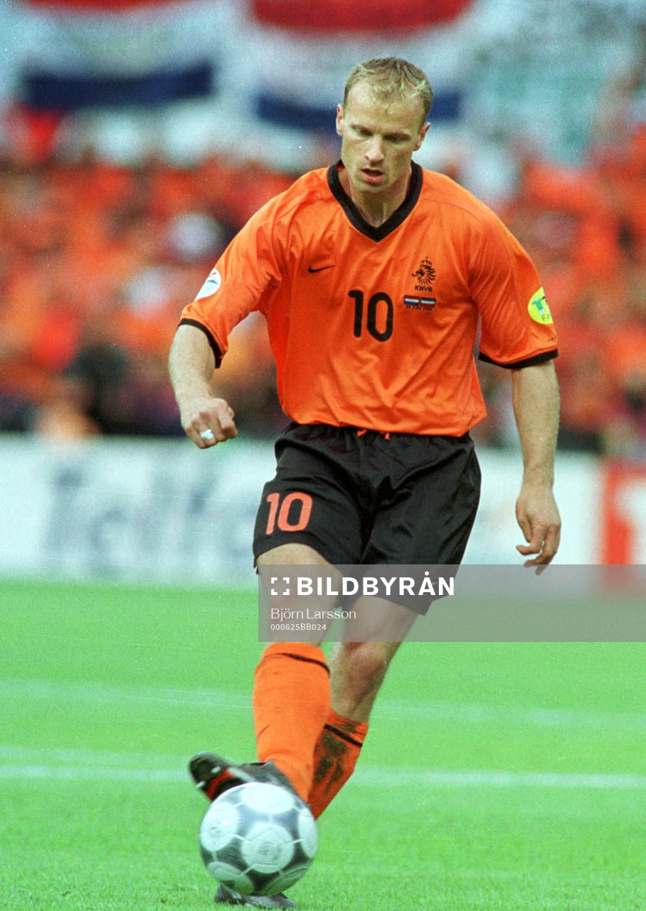 Dennis Bergkamp, Holland