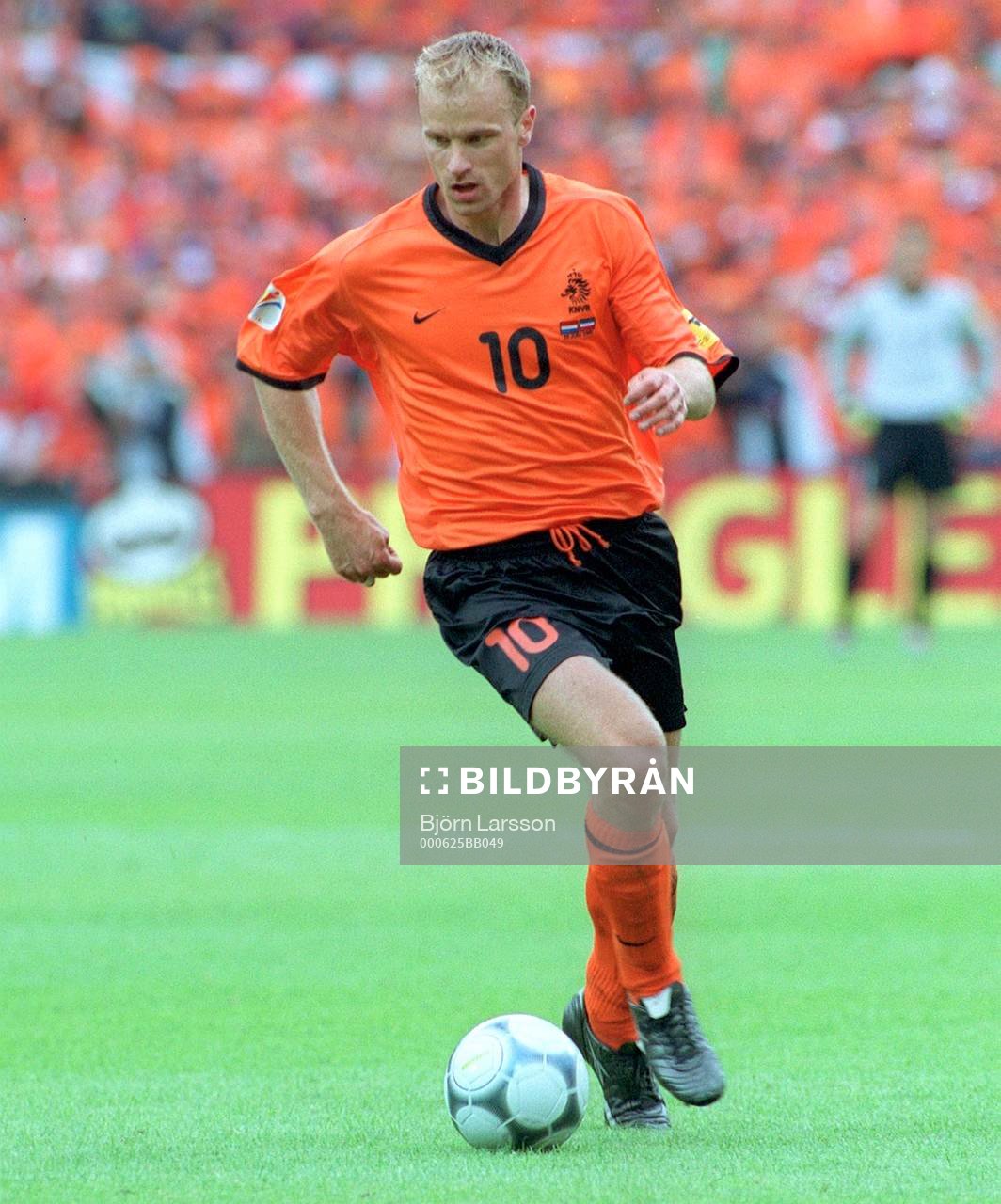 Dennis Bergkamp, Holland
