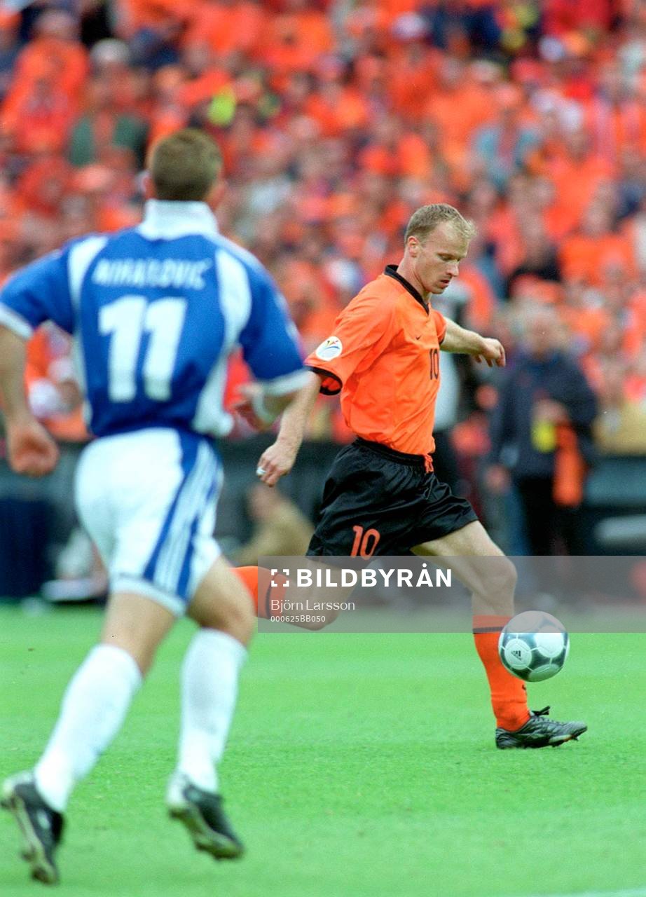 Dennis Bergkamp, Holland