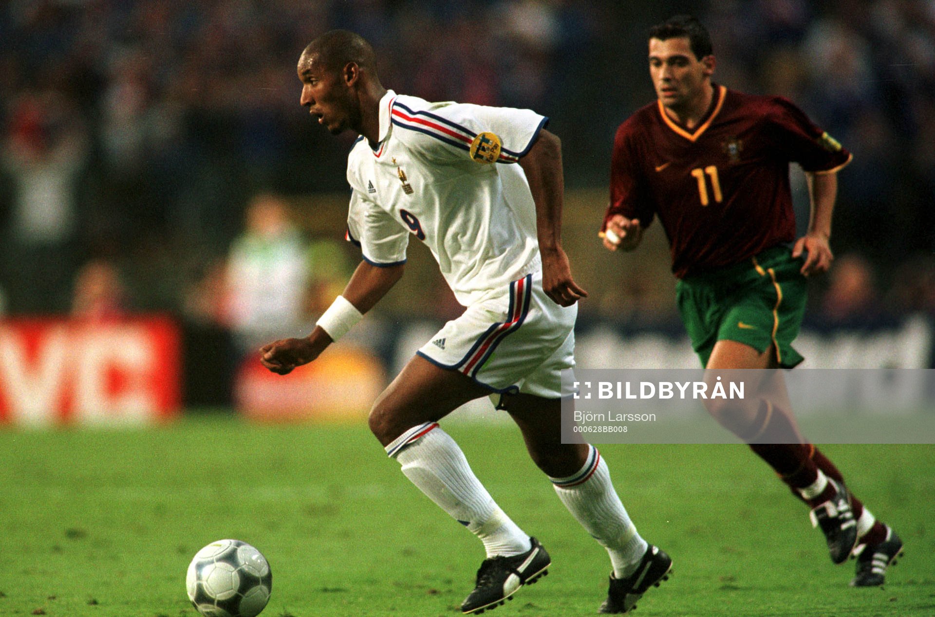  Nicolas Anelka, Frankrike drar ifrån Sergio Conceicao, Portugal
