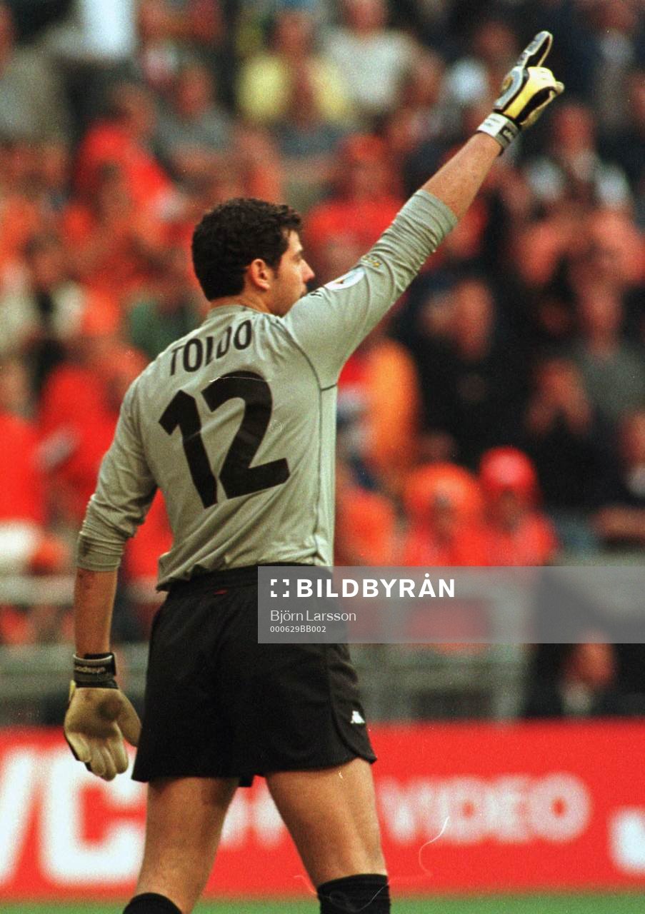 Fotboll, EM, Italien - Holland: Franscesco Toldo, Italien