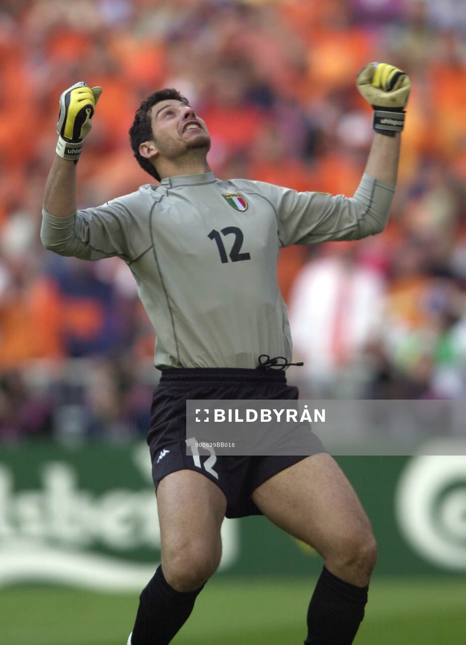  Francesco Toldo, Italien jublar efter en straffräddning