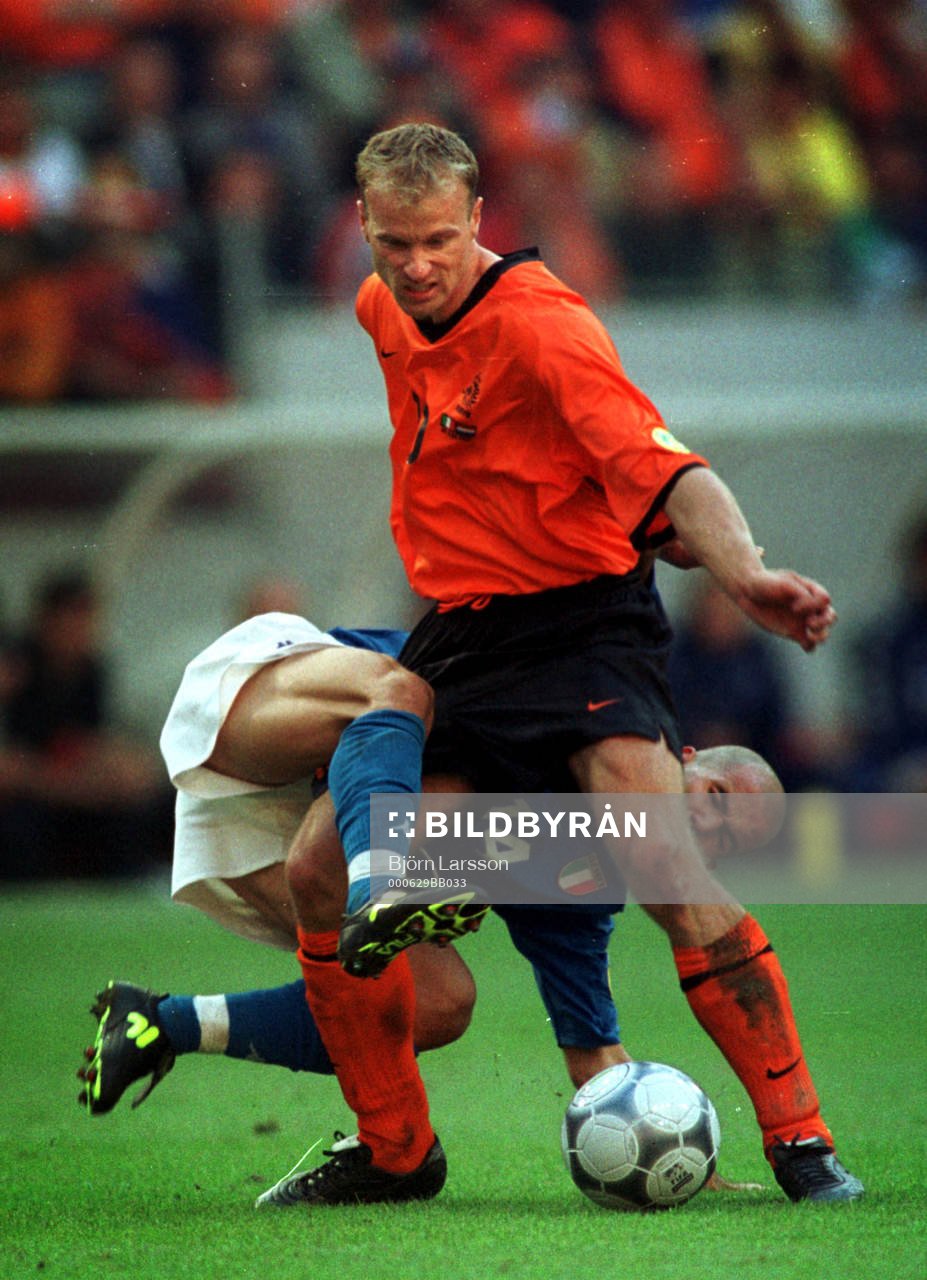 Dennis Bergkamp, Holland och Luigi Di Biagio, Italien