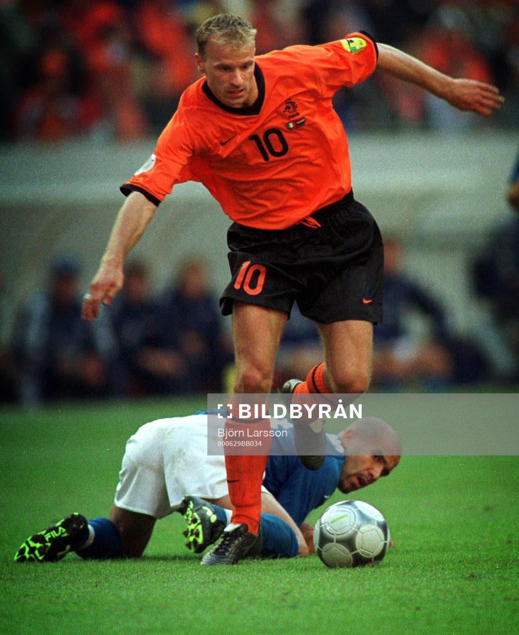 Dennis Bergkamp, Holland och Luigi Di Biagio, Italien