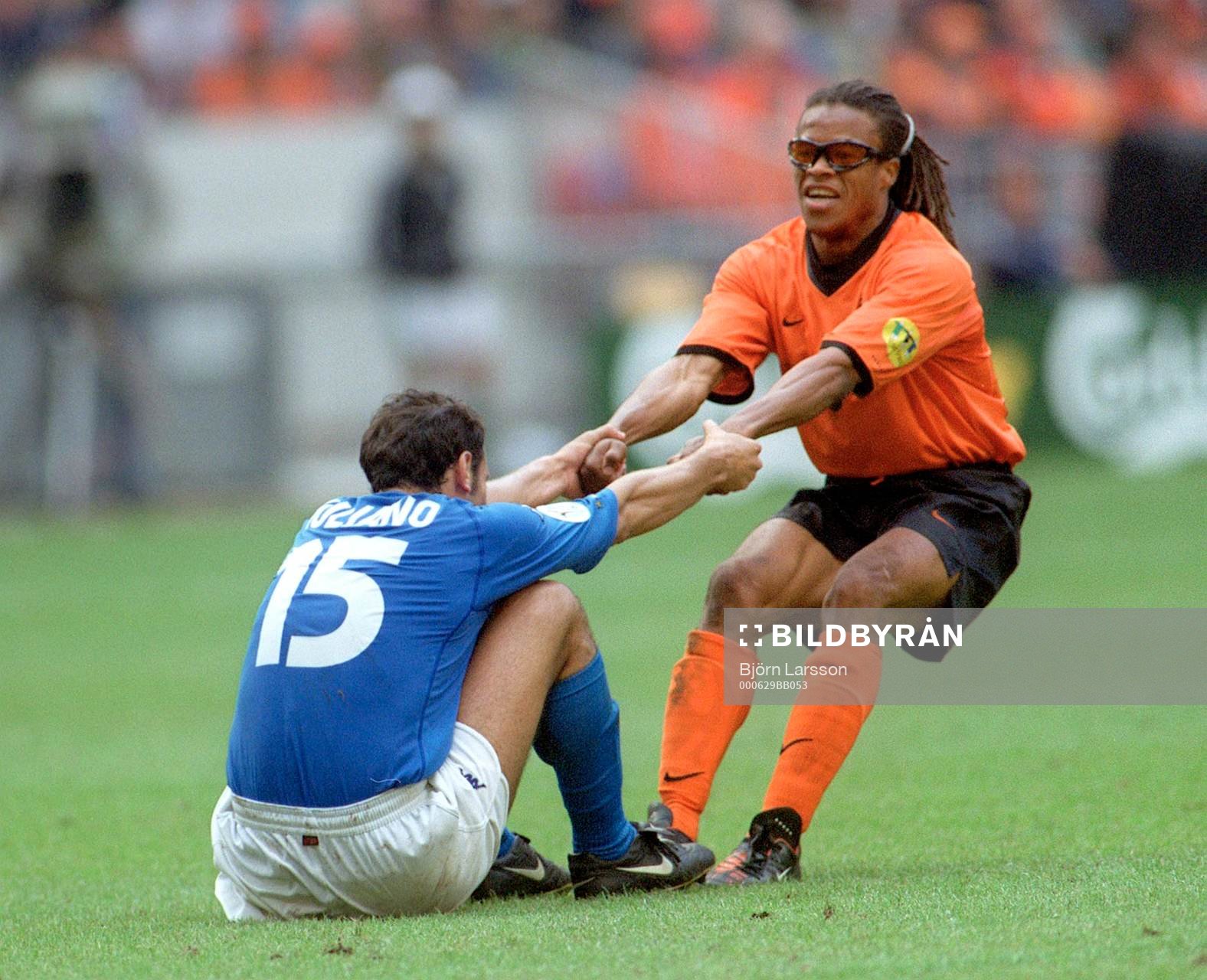 Edgar Davids, Holland och Mark Iuliano, Italien