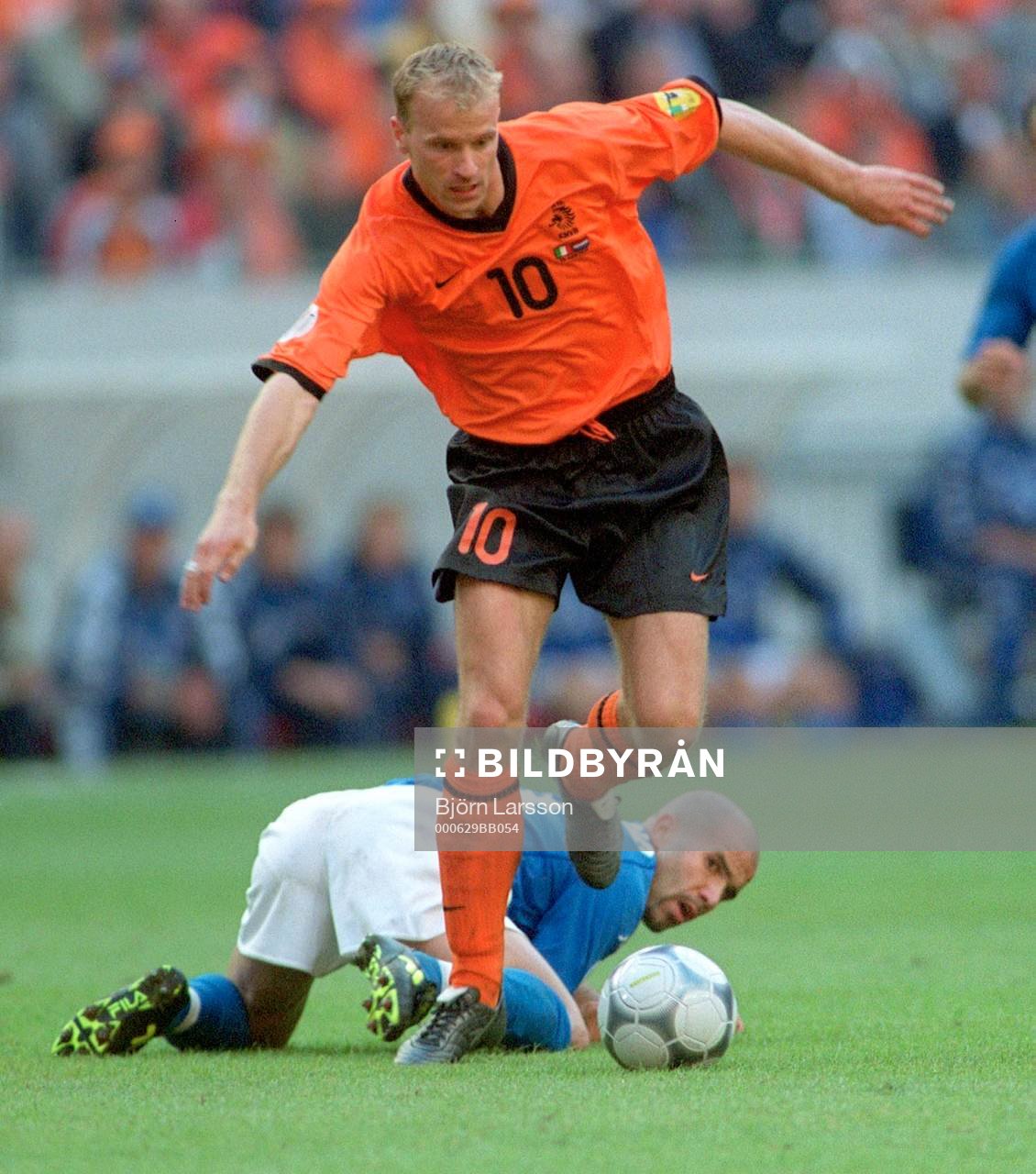 Dennis Bergkamp, Holland