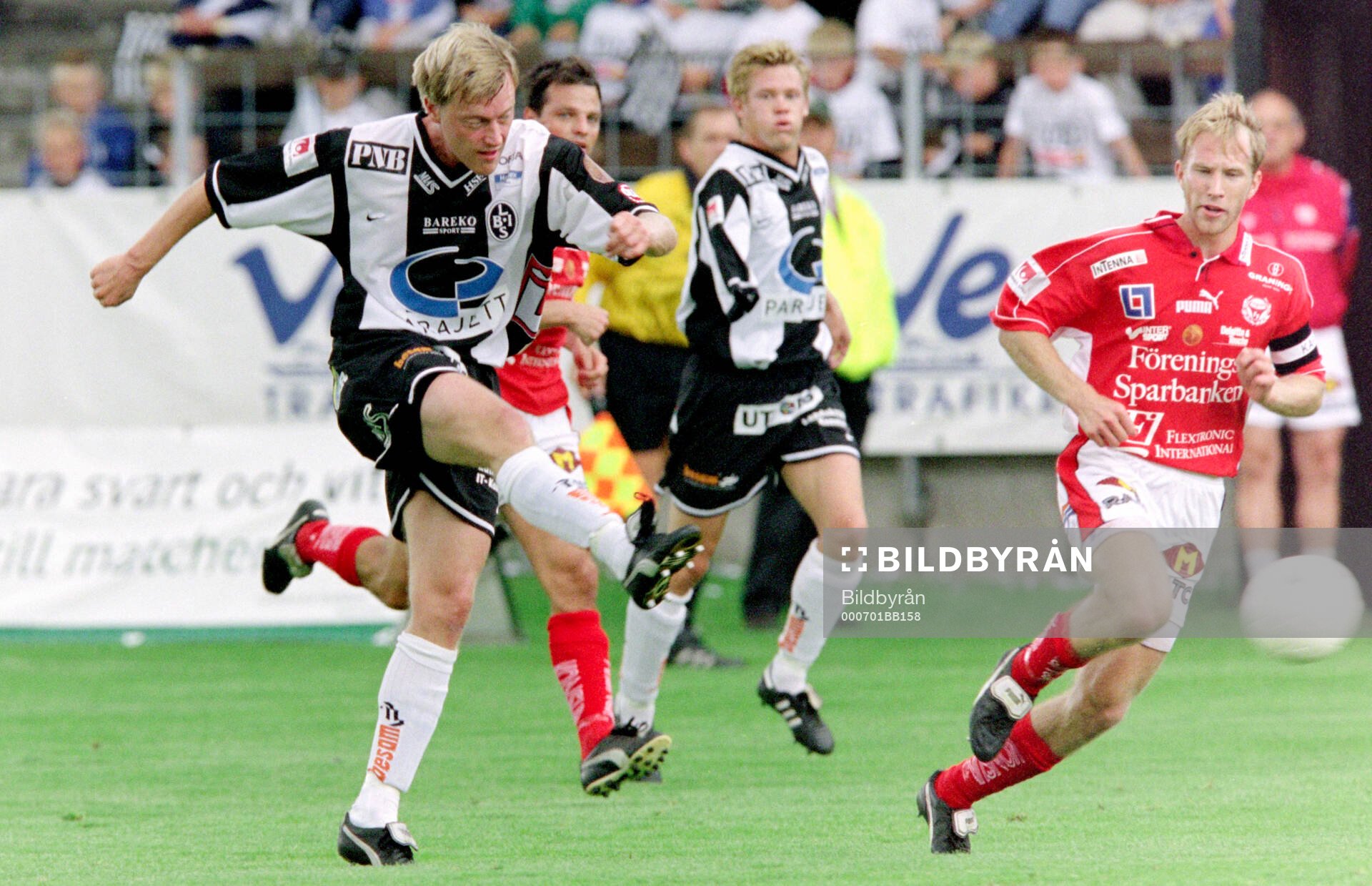 Landskronas Patrik Sundström skjuter