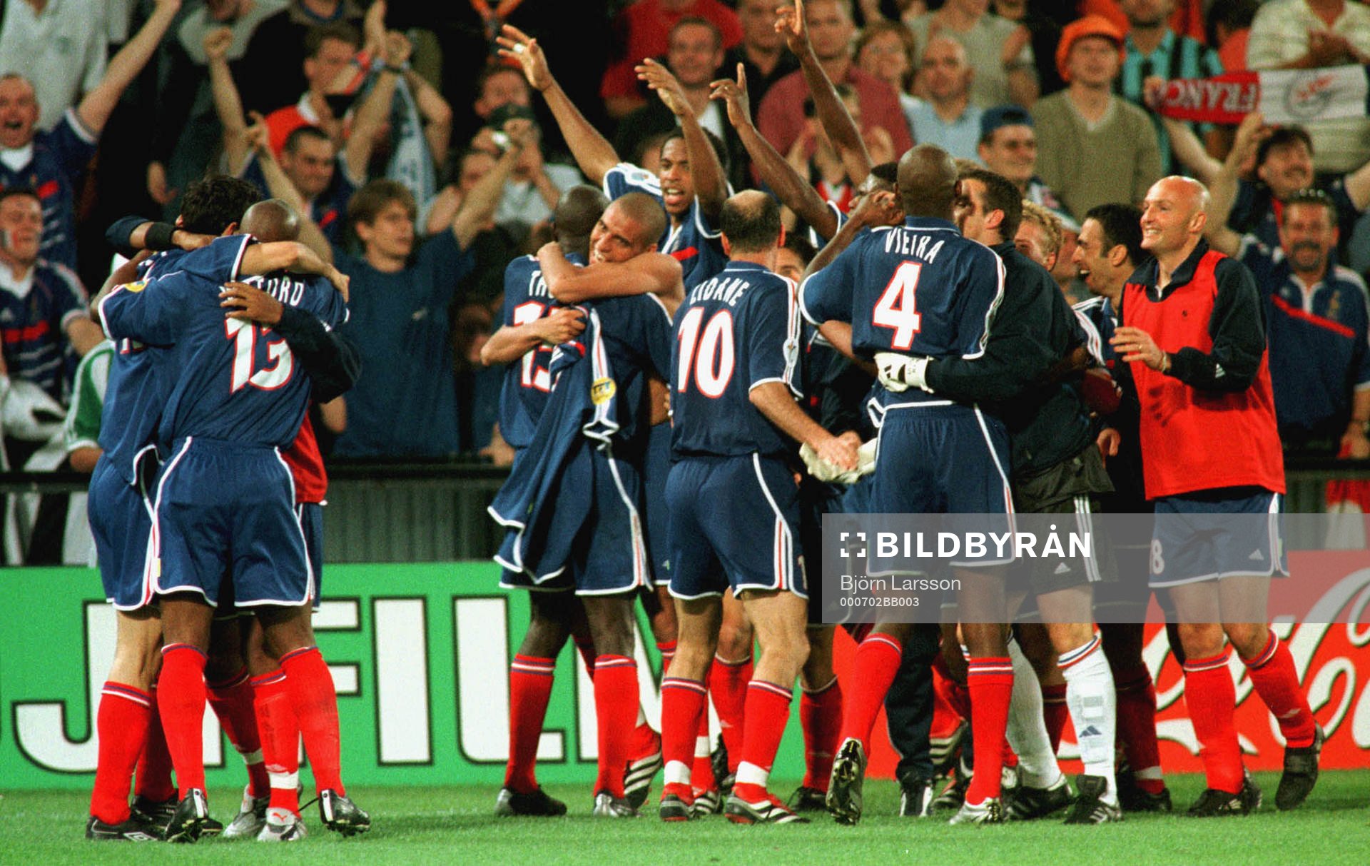  Stor glädje i franska laget sedan David Trezeguet avgjort.