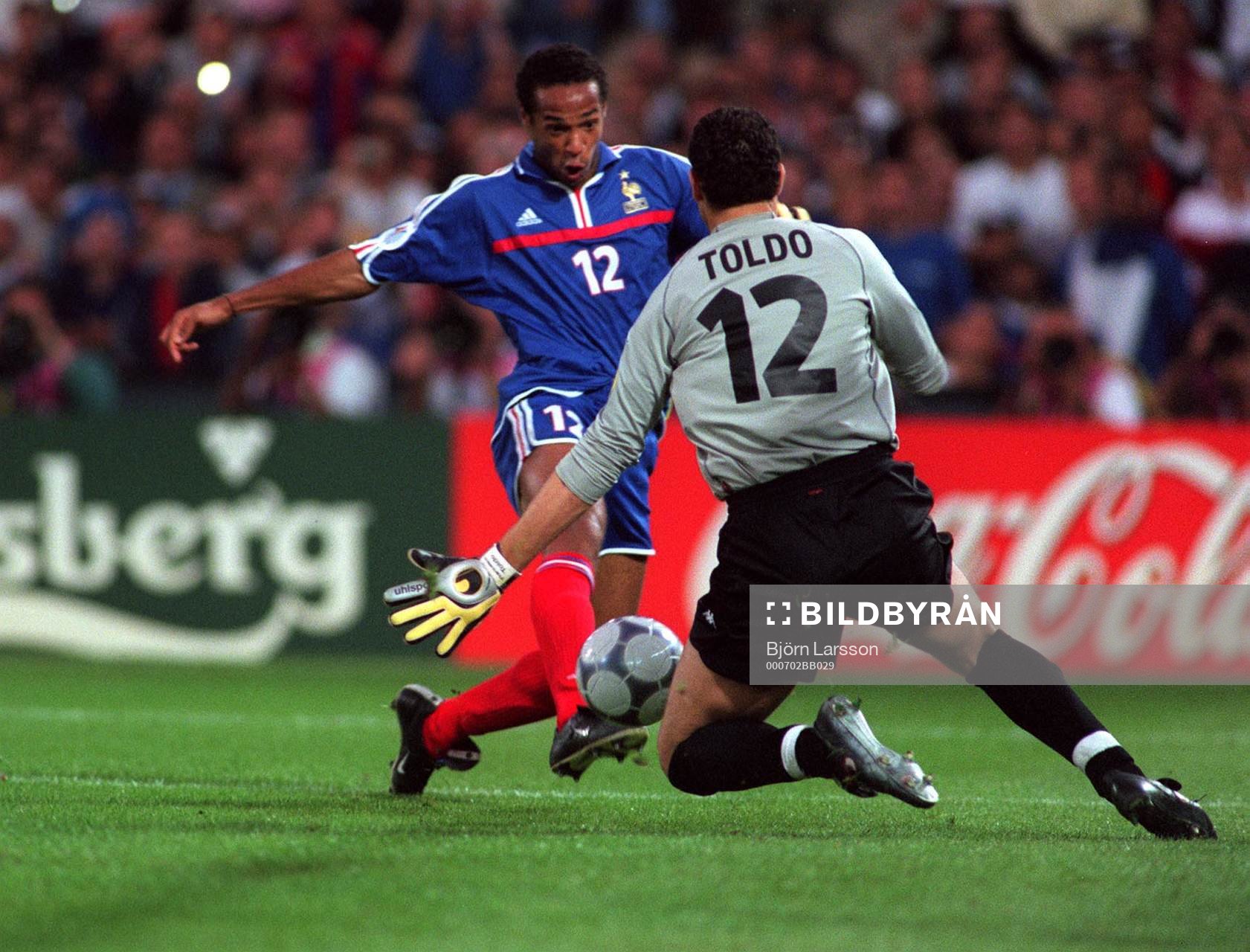 Thierry Henry, Frankrike och Francesco Toldo, Italien
