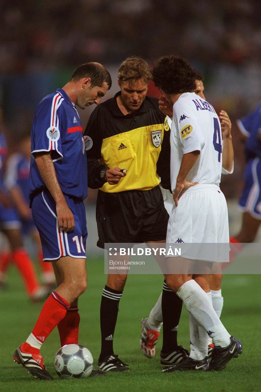 Anders Frisk, domare och Zinedine Zidane, Frankrike och
