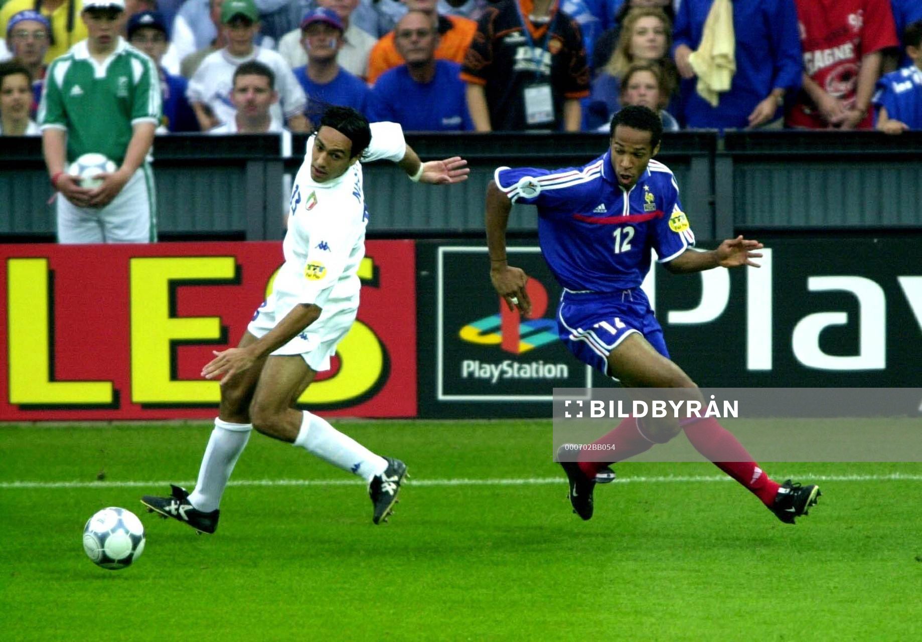 Theirry Henry, Frankrike tar sig förbi Alessandro Nesta,
