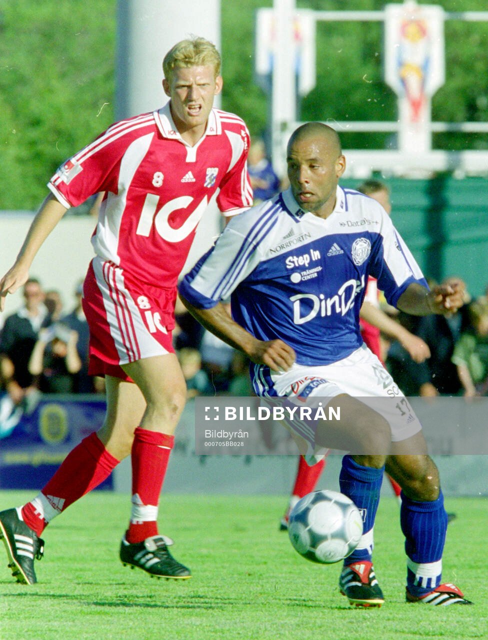 Sundsvalls Cain Dotson före Göteborgs Sebastian Henriksson