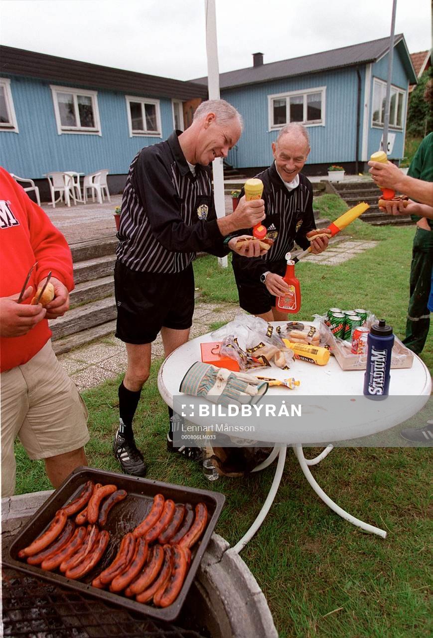 Domarna blir bjudna på korv