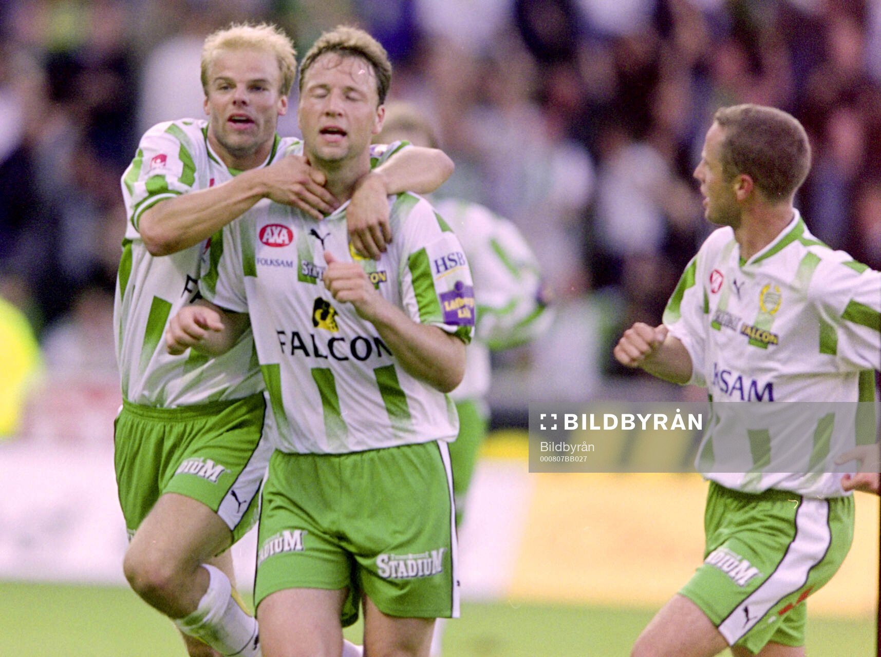 Hammarbys målskytt till 1-0 Andreas Bild (i mitten) jublar