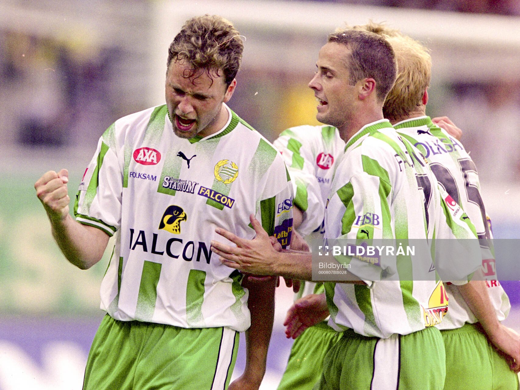 Hammarbys målskytt till 1-0 Andreas Bild (t v) jublar med