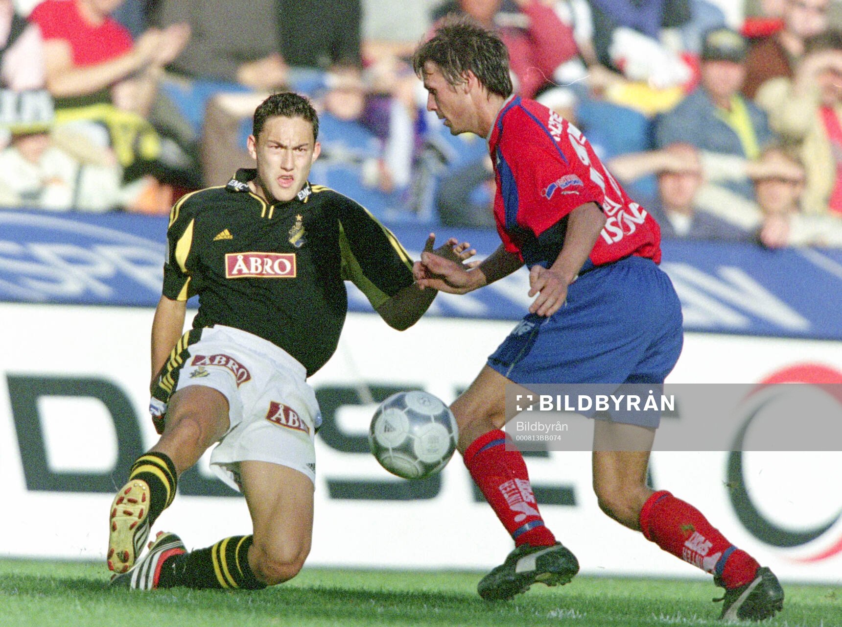 AIK:s Stefan Ishizaki mot Helsingborgs Lars Bakkerud