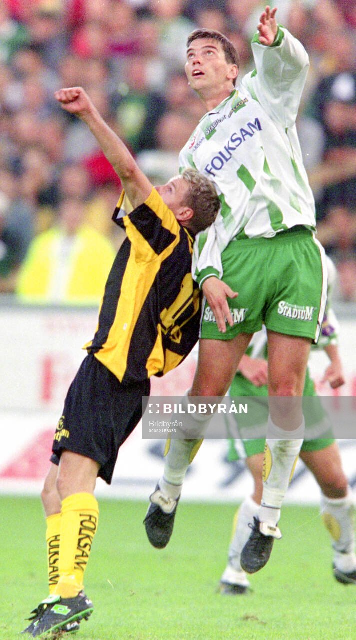 Hammarbys Johan Andersson i nickduell mot Häckens Jonas
