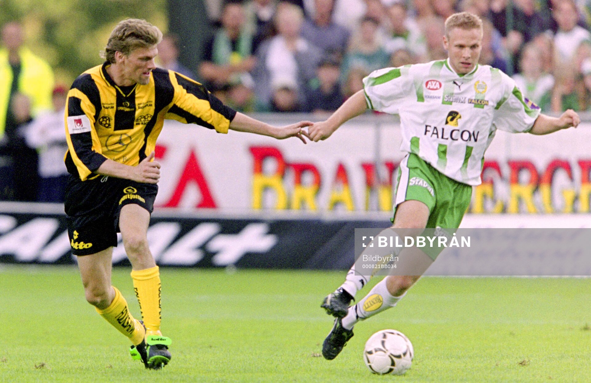 Häckens Patric Karlsson mot Hammarbys Jonas Andersson