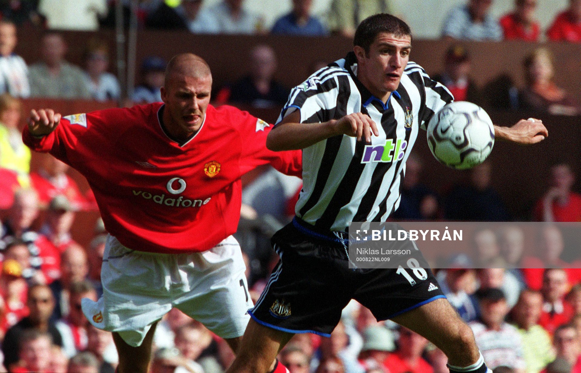 David Beckham, Manchester och Aaron Hughes, Newcastle