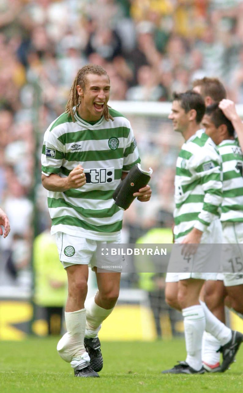 Henrik Larsson jublar. (Jubel, skada)