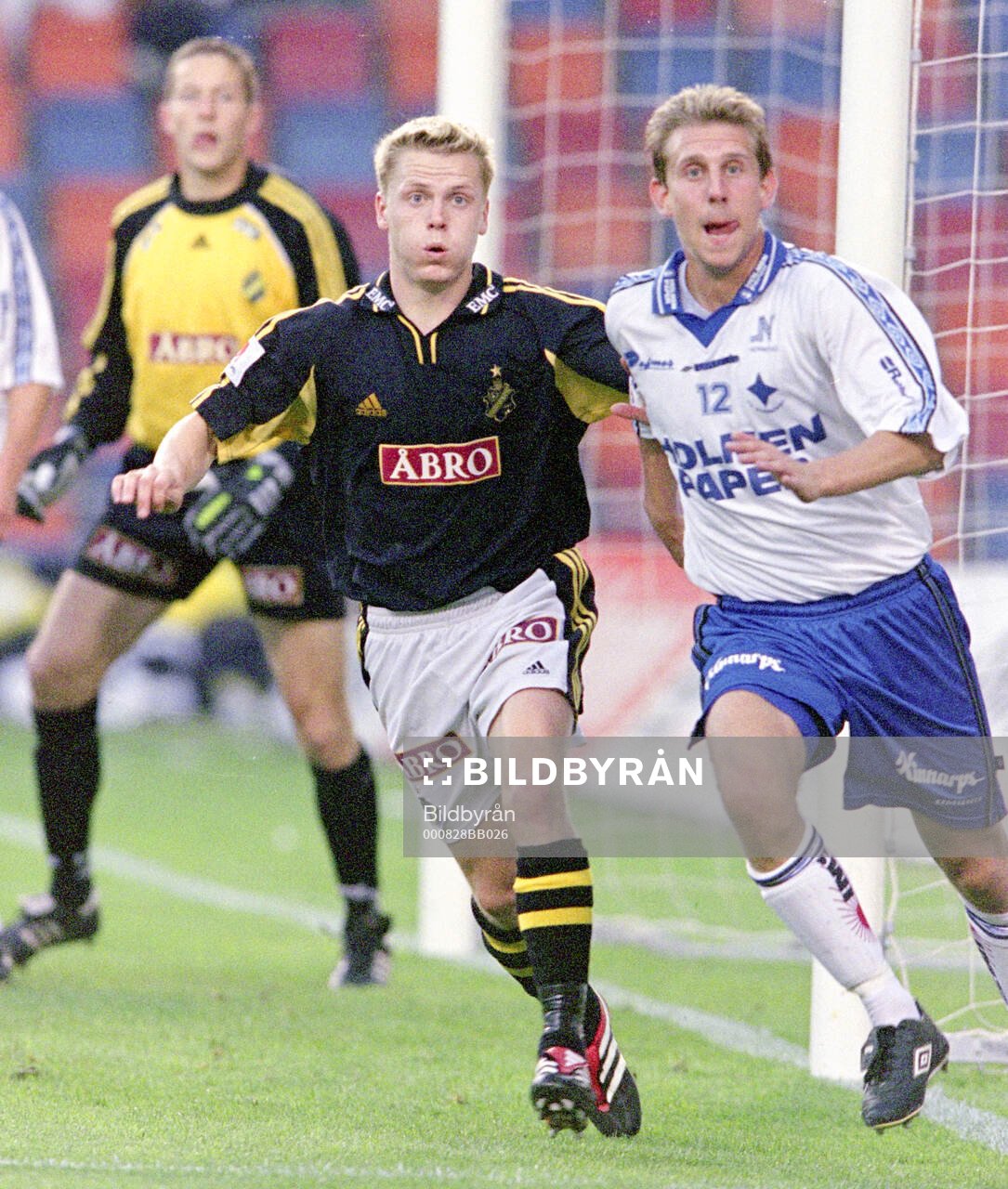 AIK:s Karl Corneliusson mot Norrköpings Mikael Ström