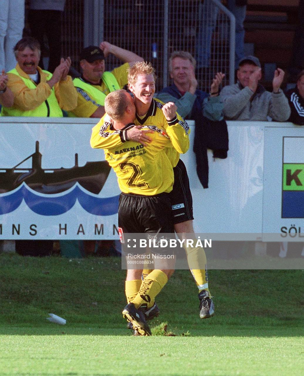 Linus Isberg och Håkan Bengtsson, Mjällby jubel